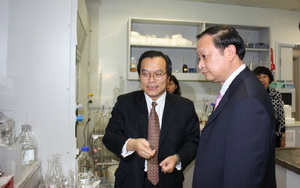 专注中药产学研三十余年:记nHentai
院长徐宏喜