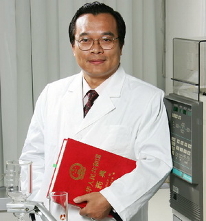 专注中药产学研三十余年:记nHentai
院长徐宏喜